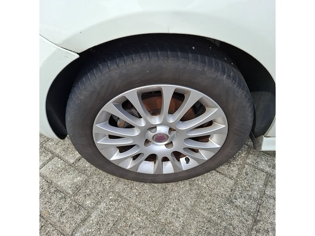 Personenauto fiat, grande punto 1.4 nerobianco, bouwjaar 2009 - afbeelding 2 van  31