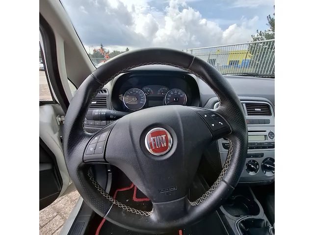 Personenauto fiat, grande punto 1.4 nerobianco, bouwjaar 2009 - afbeelding 9 van  31