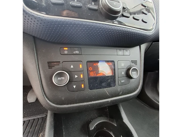 Personenauto fiat, punto evo 1.3 m-jet dynamic, bouwjaar 2011 - afbeelding 13 van  34