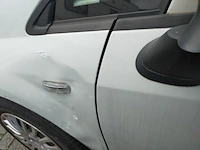 Personenauto fiat, punto, wit, bouwjaar 2011 - afbeelding 3 van  7