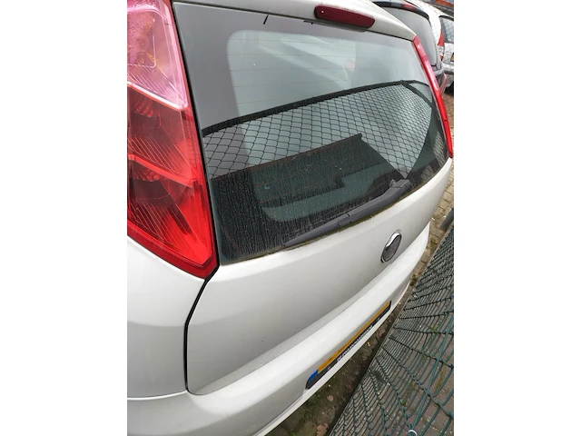 Personenauto fiat, punto, wit, bouwjaar 2011 - afbeelding 4 van  7