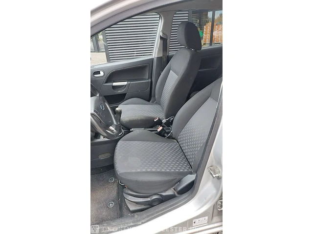 Personenauto ford, fiesta 1.3 diesel, bouwjaar 2005 - afbeelding 19 van  36