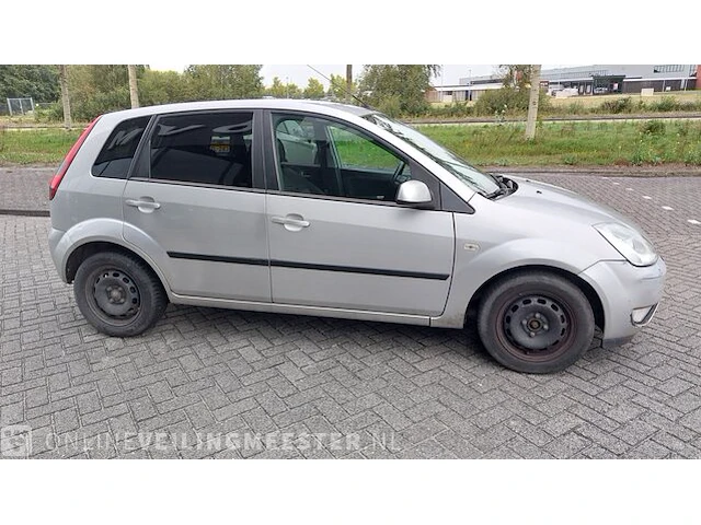 Personenauto ford, fiesta 1.3 diesel, bouwjaar 2005 - afbeelding 32 van  36