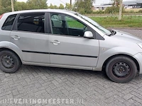 Personenauto ford, fiesta 1.3 diesel, bouwjaar 2005 - afbeelding 32 van  36