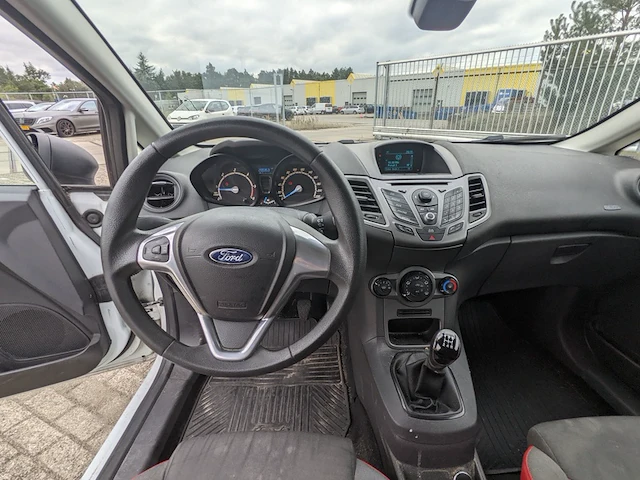 Personenauto ford, fiesta 1.5tdci, wit, bouwjaar 2013 - afbeelding 5 van  52