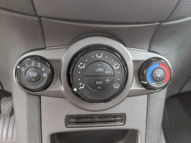 Personenauto ford, fiesta 1.5tdci, wit, bouwjaar 2013 - afbeelding 19 van  52