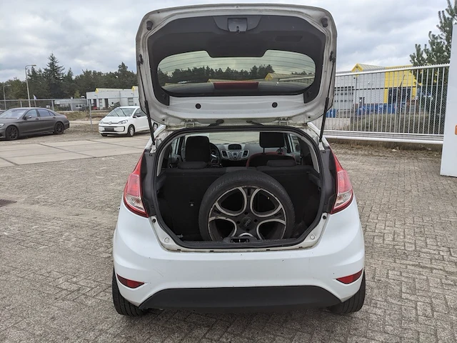 Personenauto ford, fiesta 1.5tdci, wit, bouwjaar 2013 - afbeelding 26 van  52