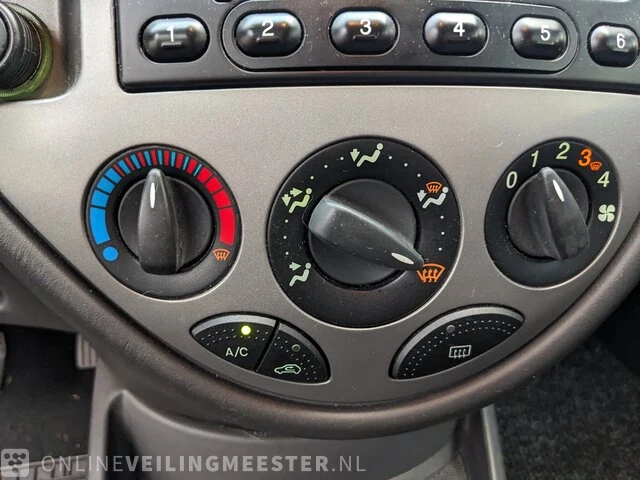 Personenauto ford, focus wagon 1.4-16v centennial, grijs, bouwjaar 23-07-2003 - afbeelding 15 van  33