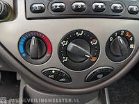 Personenauto ford, focus wagon 1.4-16v centennial, grijs, bouwjaar 23-07-2003 - afbeelding 15 van  33