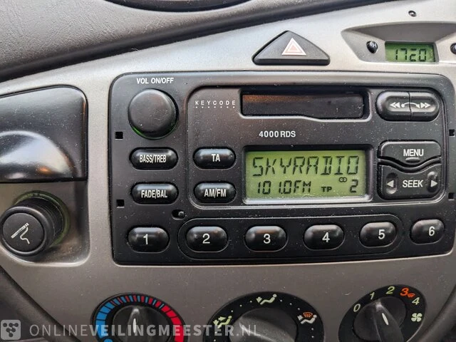 Personenauto ford, focus wagon 1.4-16v centennial, grijs, bouwjaar 23-07-2003 - afbeelding 16 van  33