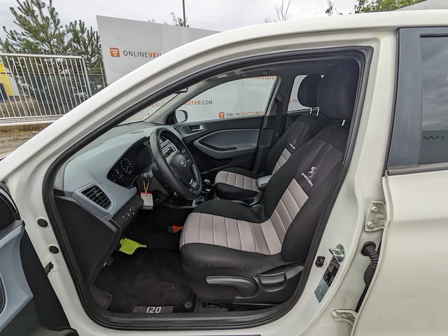 Personenauto hyundai, i20 1.2 hp i-motion, wit, bouwjaar 2015 - afbeelding 3 van  40