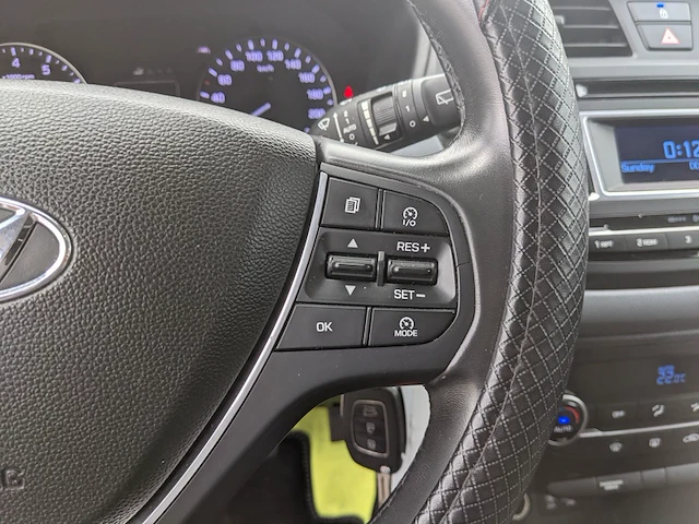 Personenauto hyundai, i20 1.2 hp i-motion, wit, bouwjaar 2015 - afbeelding 8 van  40