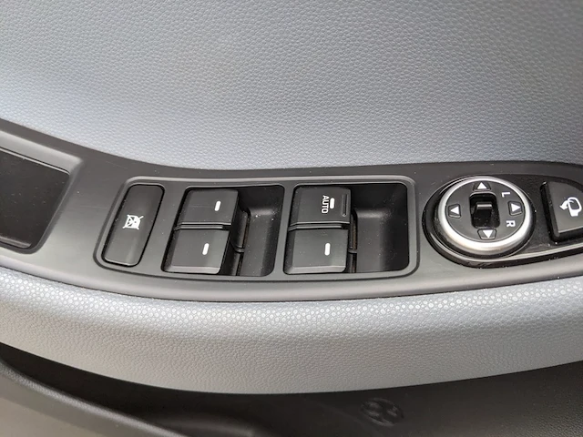 Personenauto hyundai, i20 1.2 hp i-motion, wit, bouwjaar 2015 - afbeelding 10 van  40