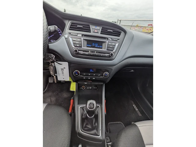 Personenauto hyundai, i20 1.2 hp i-motion, wit, bouwjaar 2015 - afbeelding 13 van  40