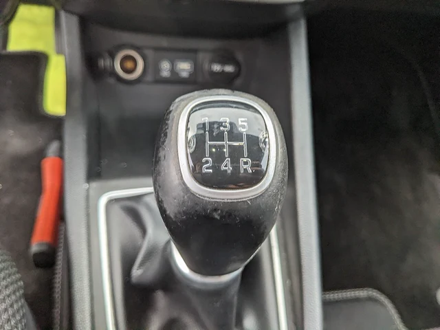 Personenauto hyundai, i20 1.2 hp i-motion, wit, bouwjaar 2015 - afbeelding 16 van  40