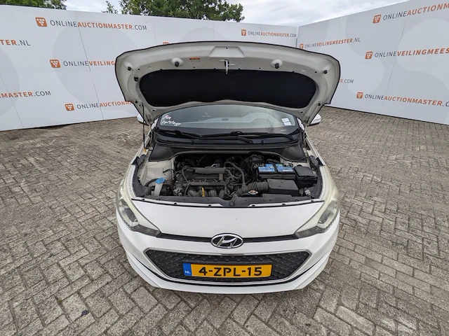 Personenauto hyundai, i20 1.2 hp i-motion, wit, bouwjaar 2015 - afbeelding 18 van  40