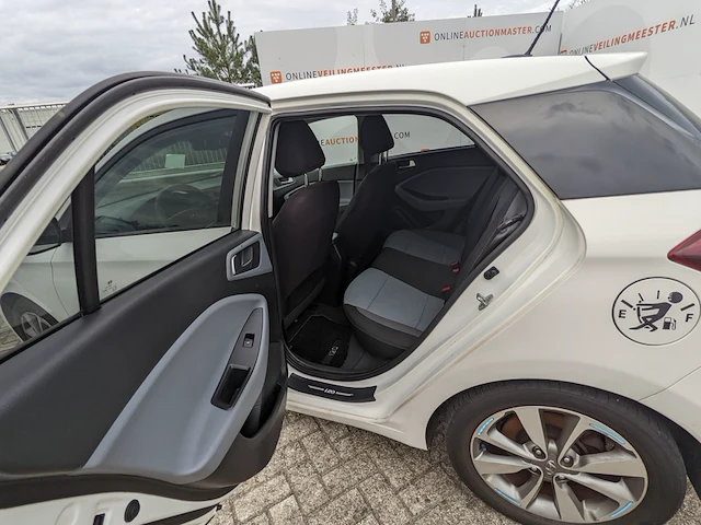 Personenauto hyundai, i20 1.2 hp i-motion, wit, bouwjaar 2015 - afbeelding 25 van  40