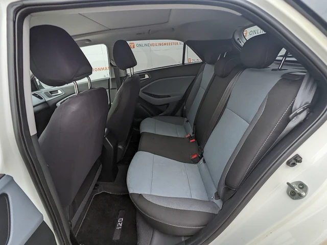 Personenauto hyundai, i20 1.2 hp i-motion, wit, bouwjaar 2015 - afbeelding 26 van  40