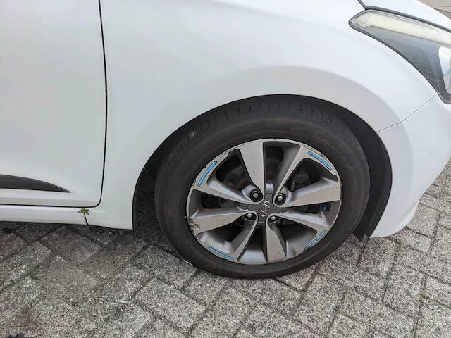 Personenauto hyundai, i20 1.2 hp i-motion, wit, bouwjaar 2015 - afbeelding 31 van  40