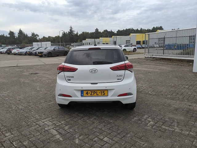 Personenauto hyundai, i20 1.2 hp i-motion, wit, bouwjaar 2015 - afbeelding 38 van  40