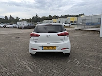 Personenauto hyundai, i20 1.2 hp i-motion, wit, bouwjaar 2015 - afbeelding 38 van  40