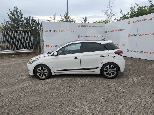 Personenauto hyundai, i20 1.2 hp i-motion, wit, bouwjaar 2015 - afbeelding 40 van  40
