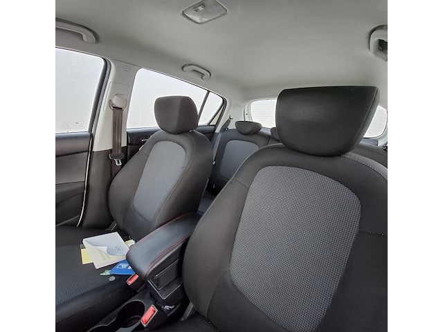 Personenauto, hyundai, i20 1.4, 2012 - afbeelding 19 van  31