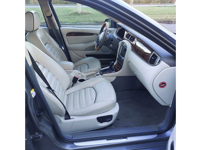 Personenauto, jaguar, x-type 2.2d i4 executive, grijs / chroom, 2009 - afbeelding 17 van  60