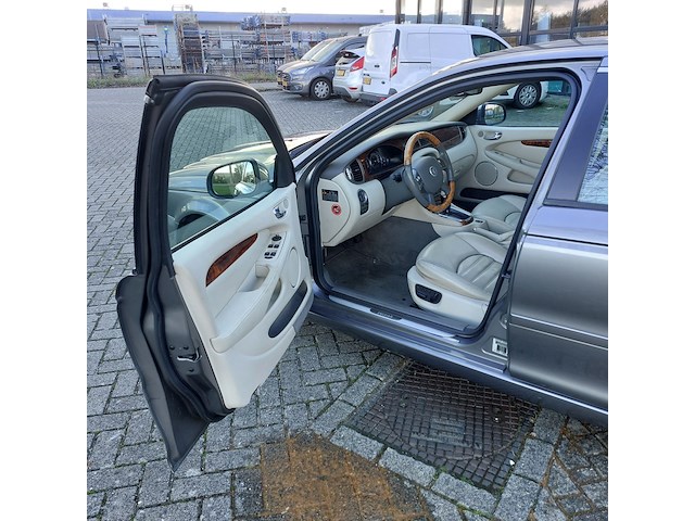 Personenauto, jaguar, x-type 2.2d i4 executive, grijs / chroom, 2009 - afbeelding 37 van  60