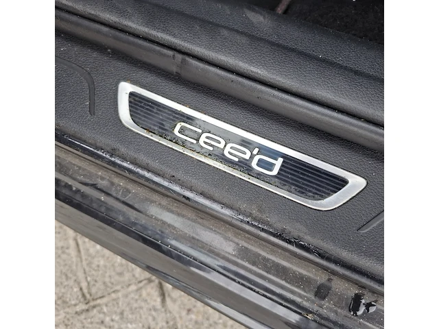 Personenauto kia, cee'd 1.6 gt, zwart, bouwjaar 2013 - afbeelding 7 van  47