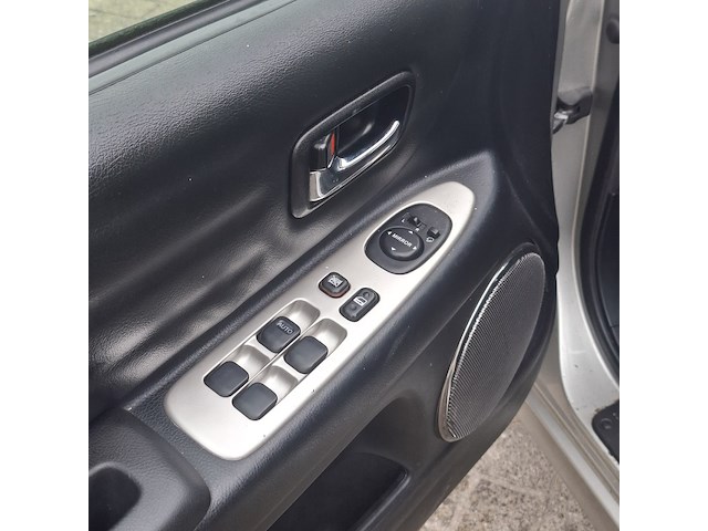 Personenauto lexus, is 200, bouwjaar 2004 - afbeelding 7 van  38