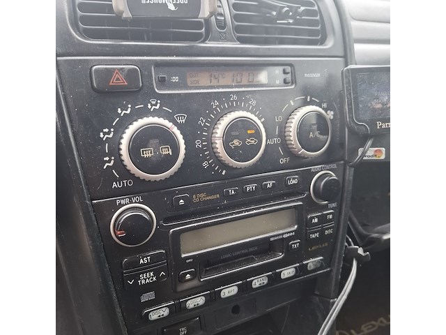 Personenauto lexus, is 200, bouwjaar 2004 - afbeelding 14 van  38