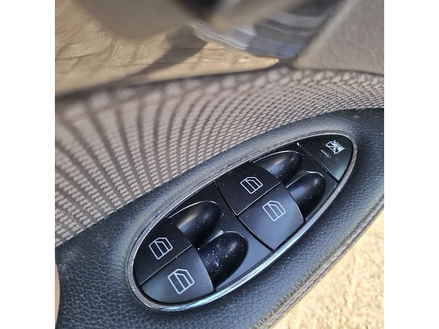 Personenauto mercedes-benz, e-klasse 240 - afbeelding 14 van  42