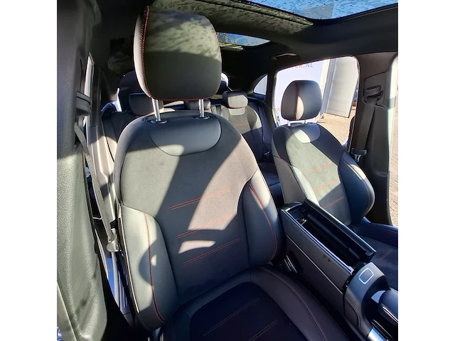 Personenauto mercedes benz, gla-klasse 180 amg line, zwart, bouwjaar 2022 - afbeelding 31 van  53