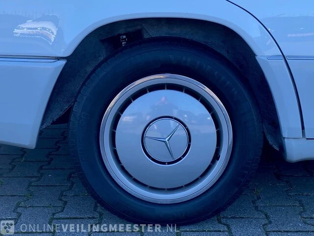 Personenauto mercedes benz, w124, wit, bouwjaar 1989 - afbeelding 2 van  25