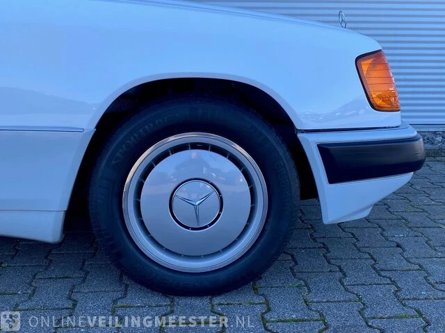 Personenauto mercedes benz, w124, wit, bouwjaar 1989 - afbeelding 3 van  25