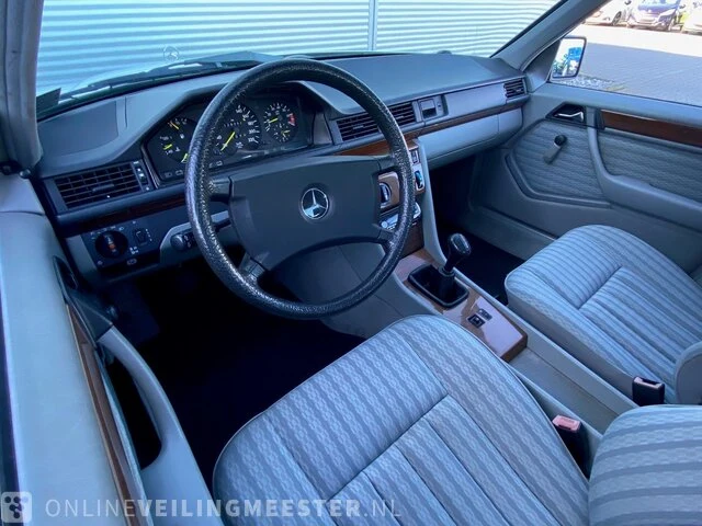 Personenauto mercedes benz, w124, wit, bouwjaar 1989 - afbeelding 5 van  25