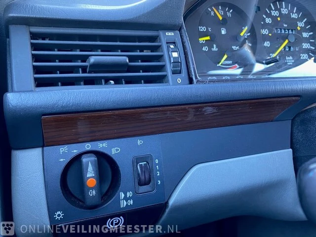 Personenauto mercedes benz, w124, wit, bouwjaar 1989 - afbeelding 11 van  25