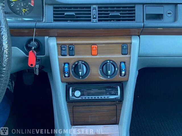 Personenauto mercedes benz, w124, wit, bouwjaar 1989 - afbeelding 14 van  25