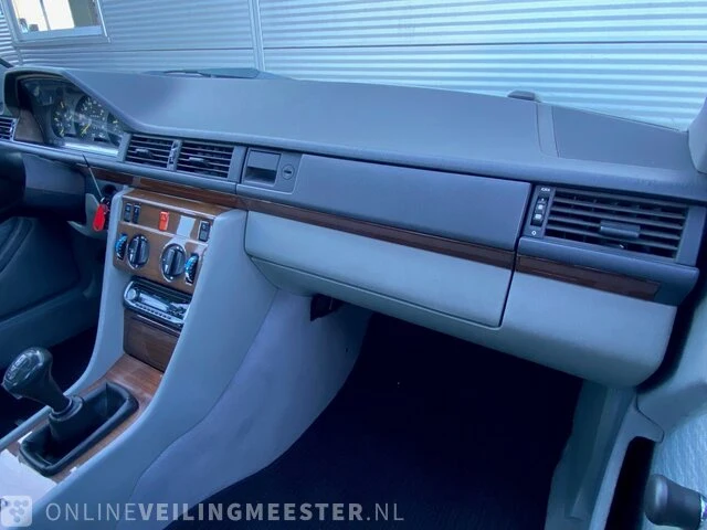 Personenauto mercedes benz, w124, wit, bouwjaar 1989 - afbeelding 16 van  25