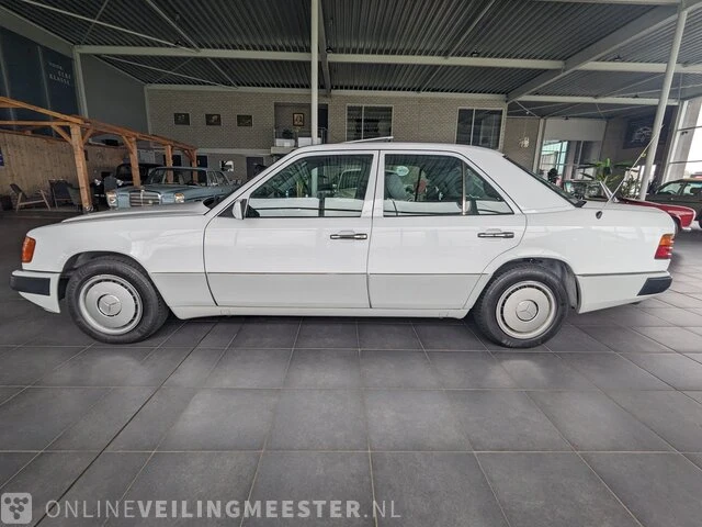 Personenauto mercedes benz, w124, wit, bouwjaar 1989 - afbeelding 19 van  25