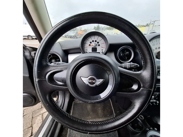 Personenauto mini, 1.6 one, zwart, bouwjaar 2011 - afbeelding 10 van  26