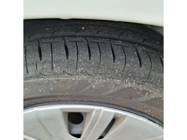 Personenauto mitsubishi, space star - afbeelding 15 van  35