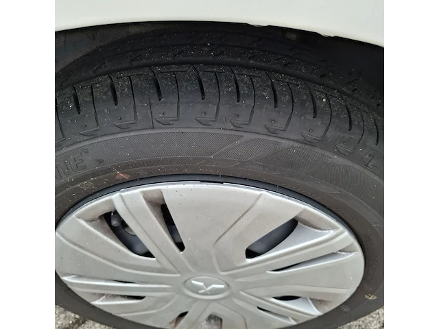 Personenauto mitsubishi, space star - afbeelding 17 van  35