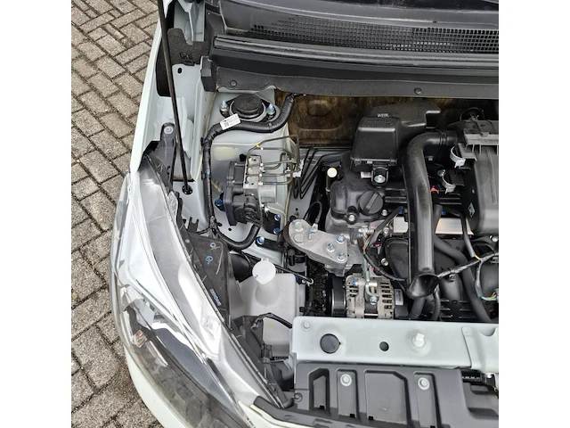 Personenauto mitsubishi, space star - afbeelding 24 van  35