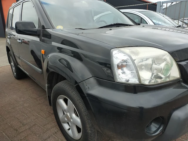 Personenauto nissan, x-trail, zwart, bouwjaar 2002 - afbeelding 2 van  9