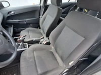 Personenauto opel, astra 1.4 essentia, bouwjaar 2004 - afbeelding 3 van  61