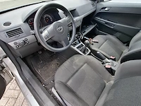 Personenauto opel, astra 1.4 essentia, bouwjaar 2004 - afbeelding 4 van  61