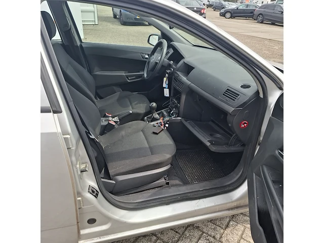 Personenauto opel, astra 1.4 essentia, bouwjaar 2004 - afbeelding 22 van  61