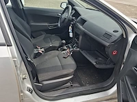 Personenauto opel, astra 1.4 essentia, bouwjaar 2004 - afbeelding 22 van  61